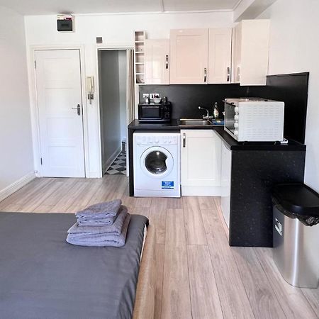 Lovely Studio Apartments On Finchley Road London Exteriör bild