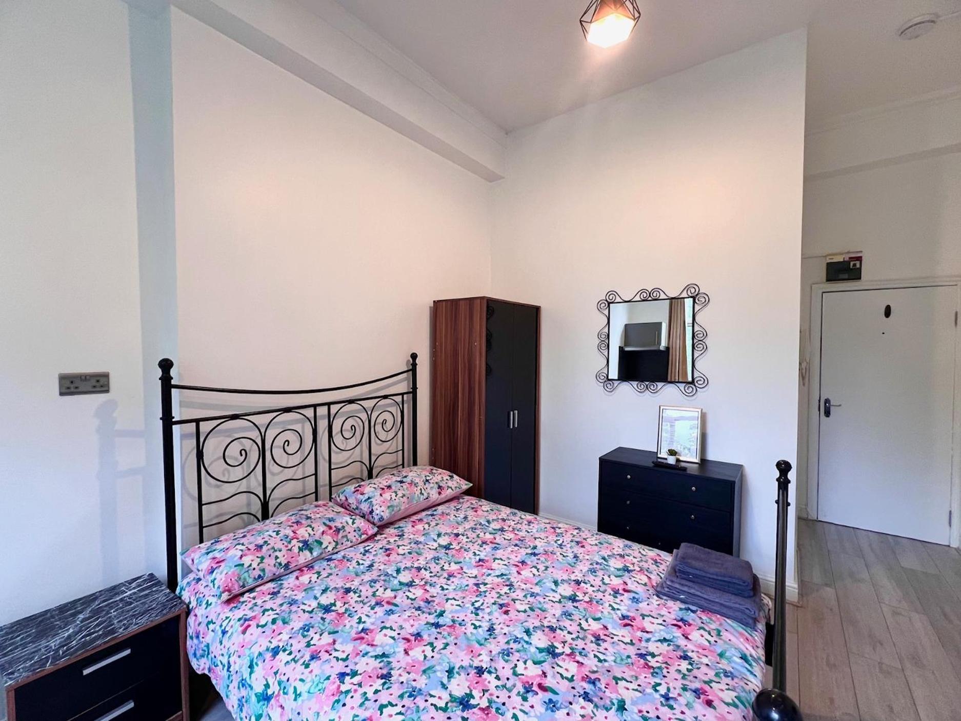 Lovely Studio Apartments On Finchley Road London Exteriör bild