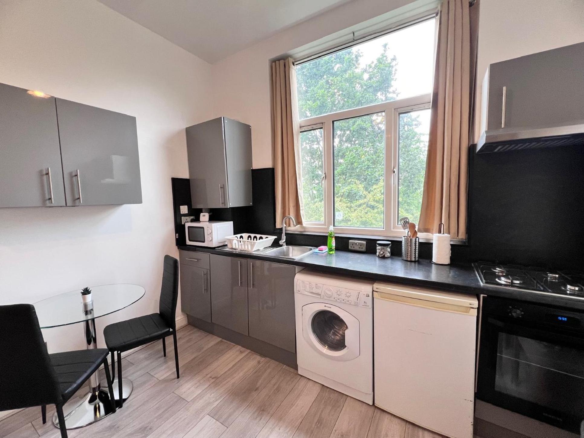 Lovely Studio Apartments On Finchley Road London Exteriör bild